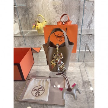 Hermes エルメス ☆ 2021年最新なクラシックな Picotin 18 手提げ袋